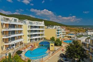 a resort with a swimming pool and some buildings at Sunset Complex in Kosharitsa