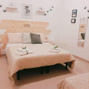 a bedroom with a bed with two towels on it at LA MURGIA casa vacanze B&B in Grumo Appula