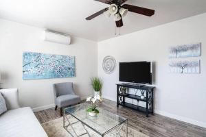 a living room with a ceiling fan and a tv at Casa Italia -2BR- FREE Driveway parking for 2 cars in San Diego