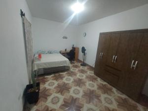 a bedroom with a bed and a dresser in it at APARTAMENTO AMATILAN in Amatitlán
