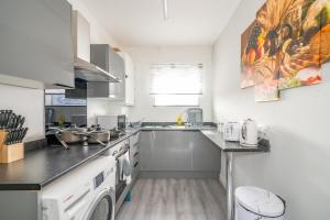 a kitchen with a washer and dryer at *RC246*For your relaxed & Cosy stay + Free Parking in Leeds