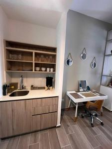 New studio close to airport tesisinde mutfak veya mini mutfak