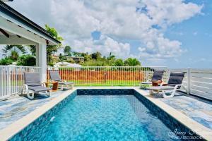 Bazén v ubytování Villa T4 La Sagesse WS - Piscine Privée nebo v jeho okolí