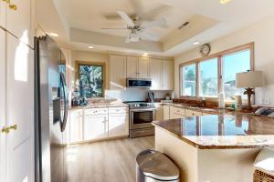 A kitchen or kitchenette at The Preserve -- 39979 Jerico