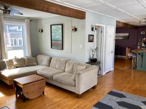 Khu vực ghế ngồi tại Owl House - Hot Tub with rooftop terrasse