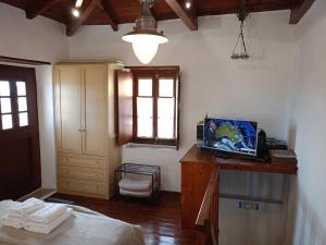 TV a/nebo společenská místnost v ubytování Kissamitakis Guesthouse