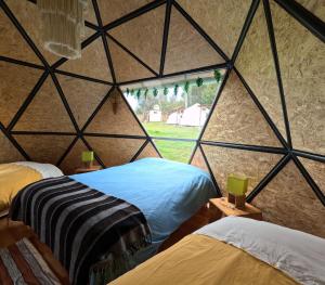 a room with two beds in a tent at Domos Cordillera Blanca in Huaraz