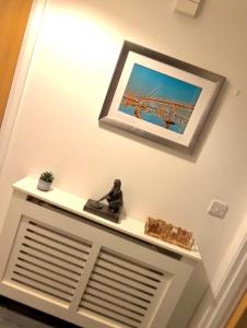 Gallery image of Derry City Art Apartment in Derry Londonderry