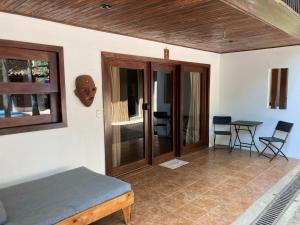 a room with a bed and a table and chairs at Chocolate in Tamarindo