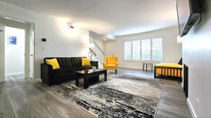 Double Suite Santa Monica - Free Parking的休息区