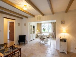 Posezení v ubytování Retraite Périgourdine avec Piscine Partagée, Clim, Vélo et Proximité de Bergerac - FR-1-616-364