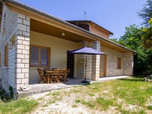 Το κτήριο όπου στεγάζεται  η παραθεριστική κατοικία