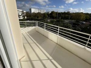 Un balcon sau o terasă la Appartement La Rochelle, 2 pièces, 4 personnes - FR-1-246-699