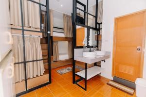 Koupelna v ubytování Jovinaj Travellers Inn