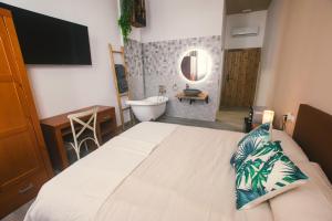 Postel nebo postele na pokoji v ubytování Banana Beach Patacona Rooms