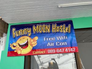 Certifikát, hodnocení, plakát nebo jiný dokument vystavený v ubytování Funny Moon Hostel