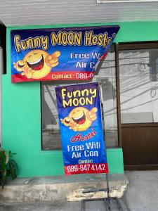 Certifikát, hodnocení, plakát nebo jiný dokument vystavený v ubytování Funny Moon Hostel