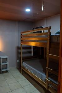 two bunk beds in a small room with at Good Vibes Apartments in Talamanca