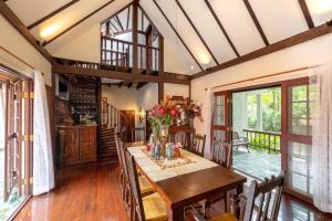 Dining area sa villa