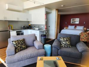Kuchyň nebo kuchyňský kout v ubytování Armalong Winery Chalets + 13 fotografií