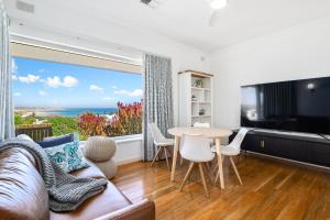 Ocean View in Port Noarlunga的电视和/或娱乐中心