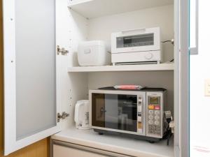 Una cocina o zona de cocina en 402号室貸切！2DK/京成佐倉駅徒歩3分・電車成田空港20分/2部屋/厨房/風呂/畳/家具綺麗！