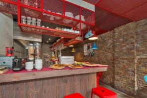 Kuchyň nebo kuchyňský kout v ubytování Taksim Istanbul Nis Hotel - Istiklal Street