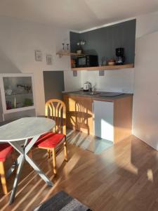 Η κουζίνα ή μικρή κουζίνα στο Ferienhaus Schiemel