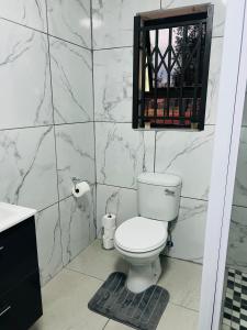 Gallery image of N and J place in Kimberley +10 photos