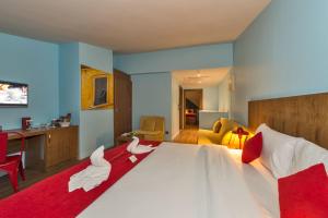Postel nebo postele na pokoji v ubytování Taksim Istanbul Nis Hotel - Istiklal Street
