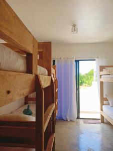 Postel nebo postele na pokoji v ubytování Camotes Hostel Resort