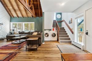 Posezení v ubytování Hot Tub Sauna Firepit Nespresso Huge TV + 71 fotografií