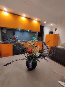 a vase of flowers on a table in a living room at Nido al Mare in Bonassola