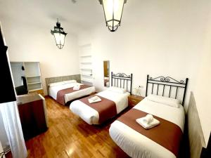 Postel nebo postele na pokoji v ubytování Arteaga Hostal & Baños Arabes Elvira