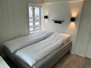 Postel nebo postele na pokoji v ubytování Finsnes Gaard