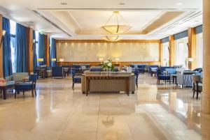 Гостиная зона в Ajax Hotel