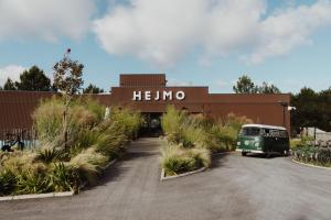 a green van parked in front of a building at HEJMO in Hossegor