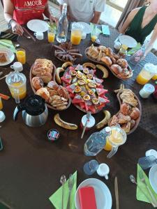 Svečiams siūlomi pusryčių variantai apgyvendinimo įstaigoje Au Dy-Na N°2