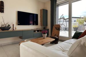 Et tv og/eller underholdning på Appartement spacieux et terrasse