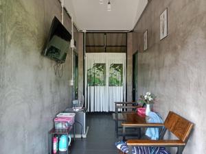 TV a/nebo společenská místnost v ubytování สุขเสมอ โฮมสเตย์ (Suk-Samer homestay)