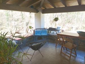 a living room with a table and chairs and a table at Haraneko Errota Burdindegi in El Cerco