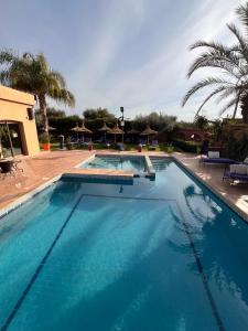 Swimming pool sa o malapit sa VILLA TATA MARIE MAISON D'HOTES Marrakech