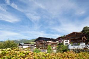 a group of buildings with mountains in the background at Hapimag Ferienwohnungen Saalbach in Saalbach-Hinterglemm