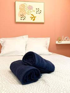 a blue towel laying on top of a bed at Cocon Maritime 1 chambre & 1 Mezzanine in Ouistreham +7 photos