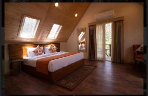 Krevet ili kreveti u jedinici u okviru objekta Samsara Luxury Cottages & Spa !! Best Resort in Chail