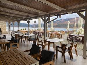 O vedere generală la munți sau o vedere la munte luată de la acest hotel