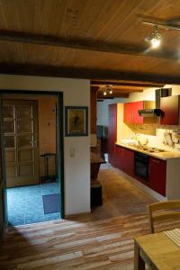 Η κουζίνα ή μικρή κουζίνα στο Ferienwohnung Radler-Scheune Finsterbergen +7 φωτογραφίες