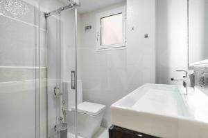 Ένα μπάνιο στο Elegant apartment in historic center by REMS +21 φωτογραφίες