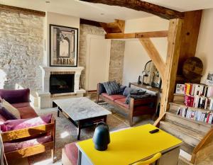 a living room with a couch and a fireplace at le Couvent des Climats in Corgoloin