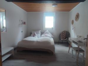 a bedroom with a bed and a desk and a window at Ferienwohnung am Rittergut 100qm in Grebenstein